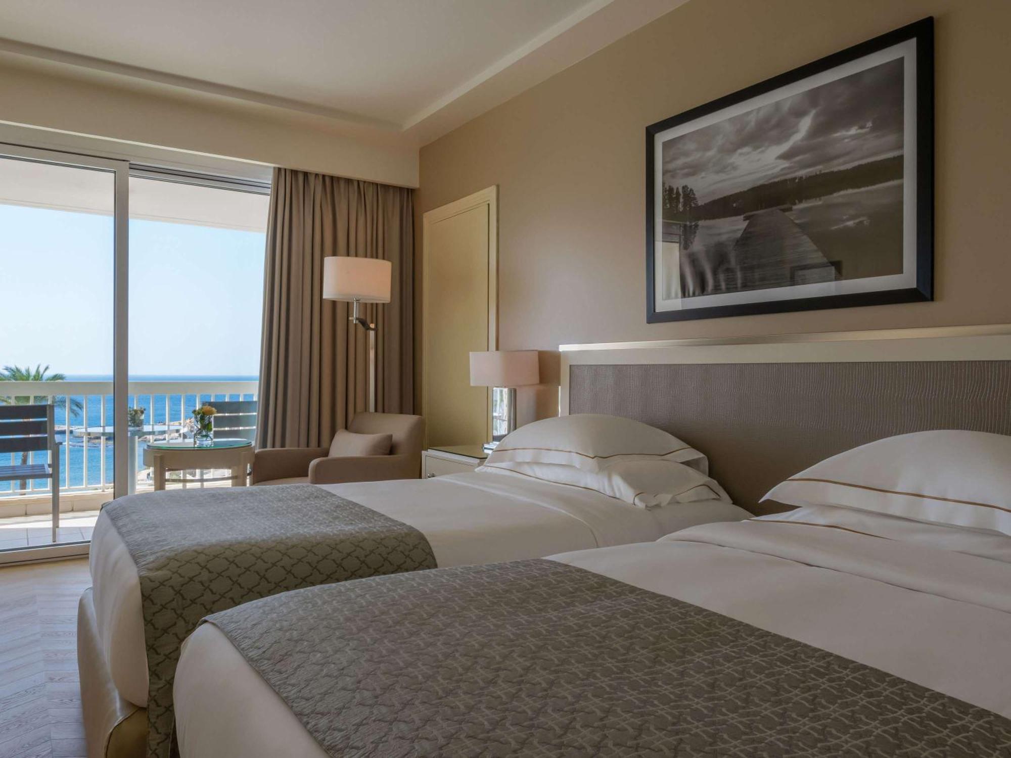 Moevenpick Hotel Bejrút Kültér fotó