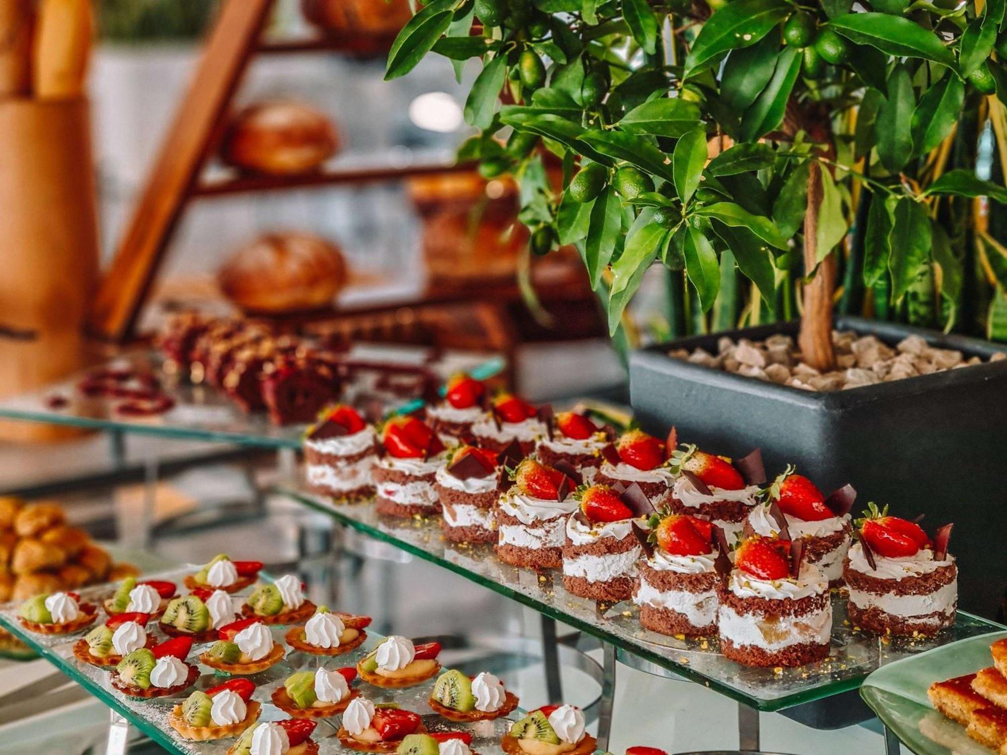 Moevenpick Hotel Bejrút Kültér fotó