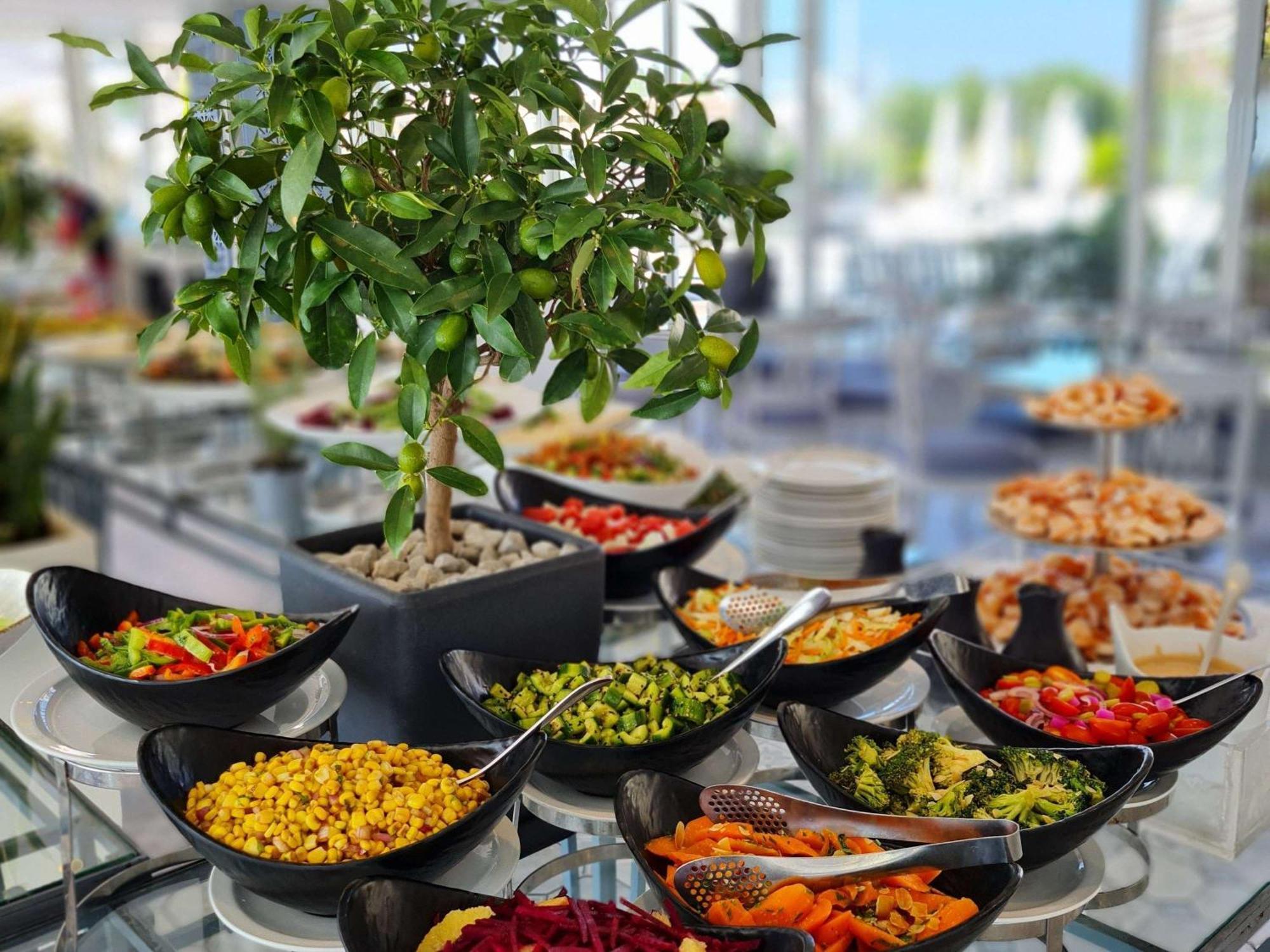 Moevenpick Hotel Bejrút Kültér fotó