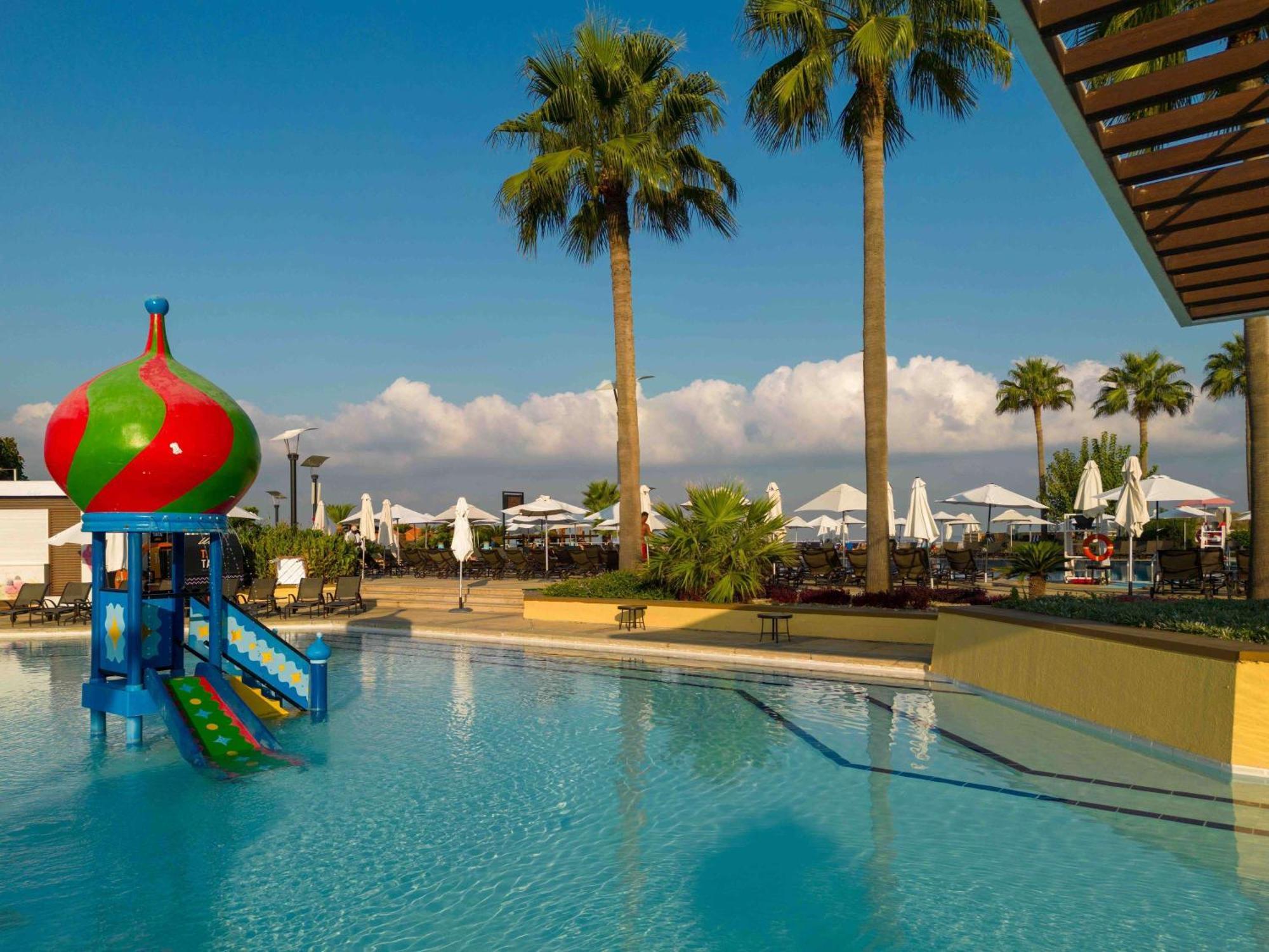 Moevenpick Hotel Bejrút Kültér fotó