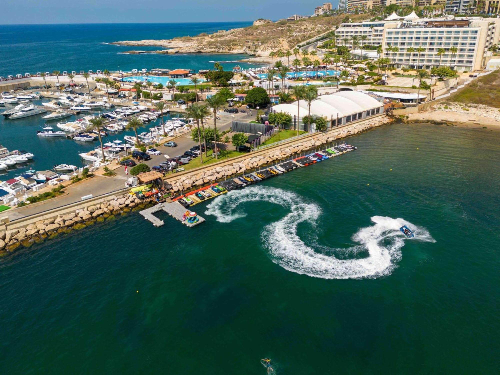 Moevenpick Hotel Bejrút Kültér fotó